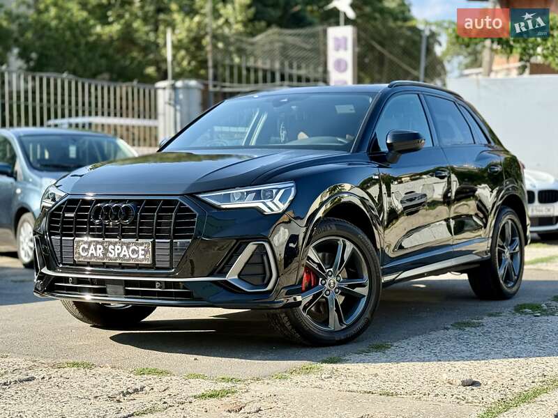 Внедорожник / Кроссовер Audi Q3 2023 в 