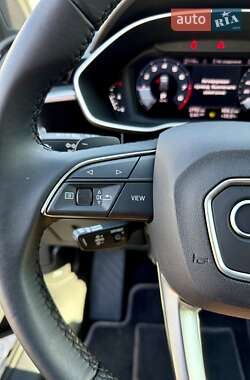 Внедорожник / Кроссовер Audi Q3 2023 в 