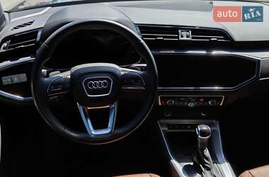 Внедорожник / Кроссовер Audi Q3 2023 в 