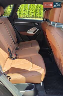 Внедорожник / Кроссовер Audi Q3 2023 в 