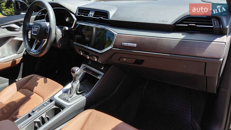 Внедорожник / Кроссовер Audi Q3 2023 в Тернополе