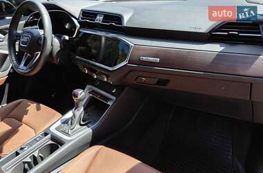 Внедорожник / Кроссовер Audi Q3 2023 в 