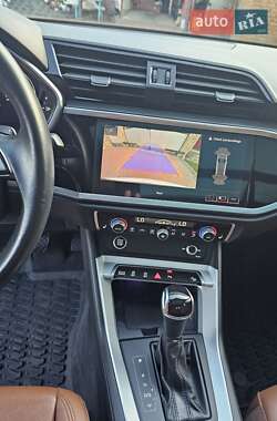 Внедорожник / Кроссовер Audi Q3 2021 в 