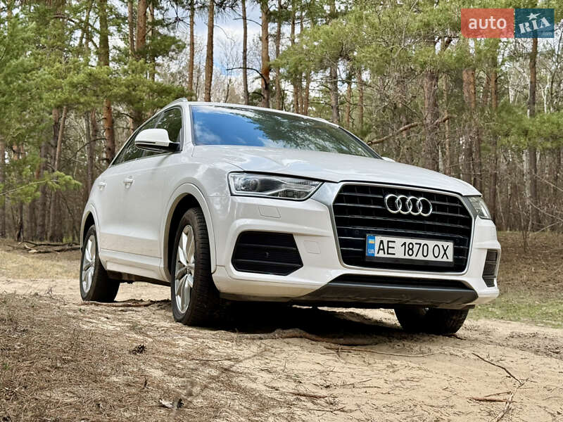 Внедорожник / Кроссовер Audi Q3 2015 в Днепре