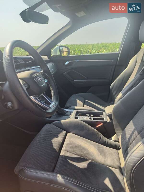 Позашляховик / Кросовер Audi Q3 2021 в Дніпрі