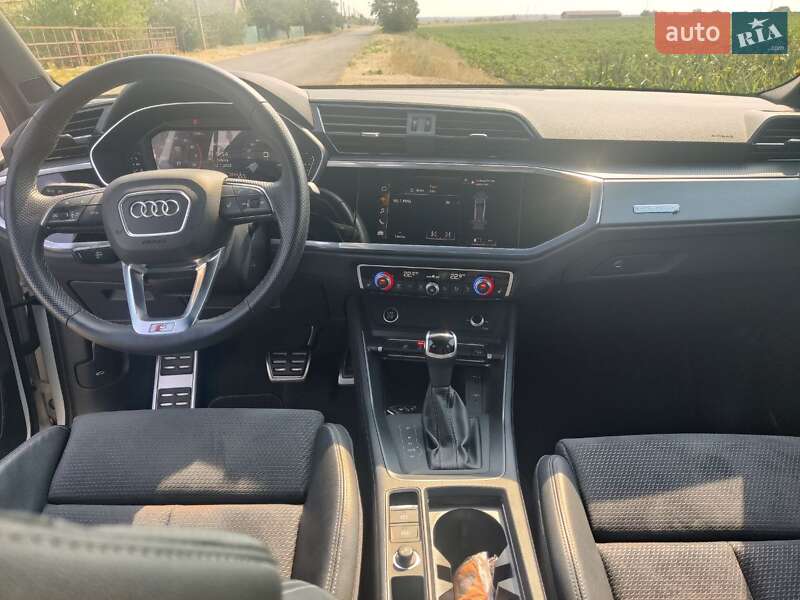 Позашляховик / Кросовер Audi Q3 2021 в Дніпрі
