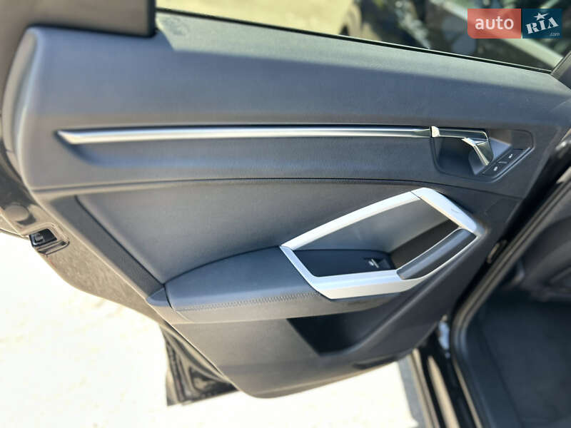 Позашляховик / Кросовер Audi Q3 2019 в Києві