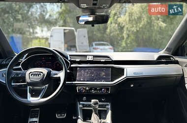 Позашляховик / Кросовер Audi Q3 2019 в 