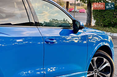 Внедорожник / Кроссовер Audi Q3 2020 в 