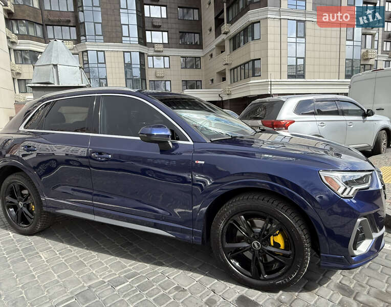 Позашляховик / Кросовер Audi Q3 2021 в Києві