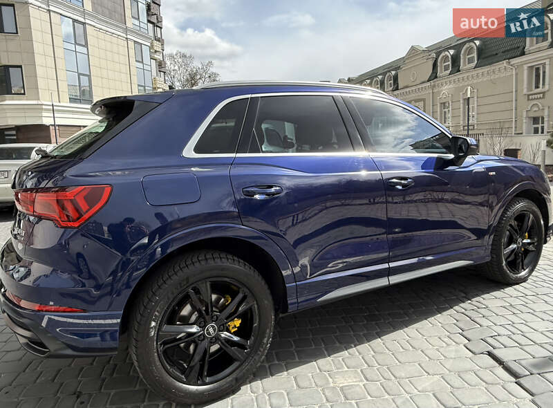 Позашляховик / Кросовер Audi Q3 2021 в Києві