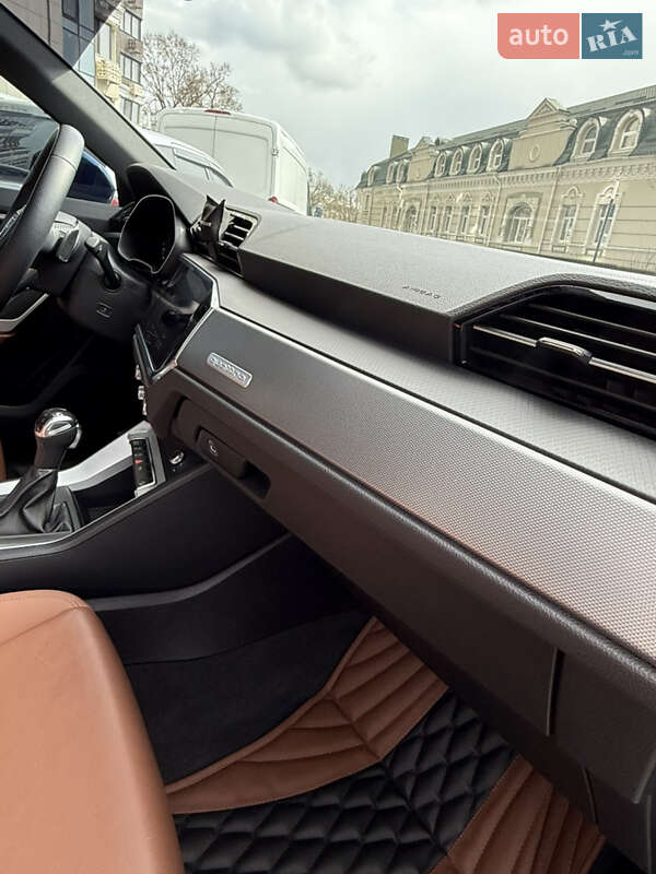 Позашляховик / Кросовер Audi Q3 2021 в Києві
