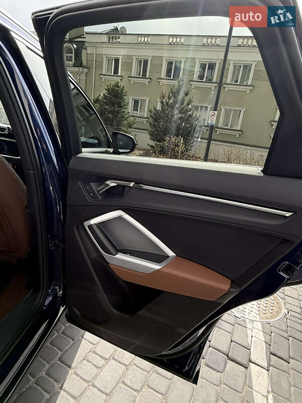 Позашляховик / Кросовер Audi Q3 2021 в Києві