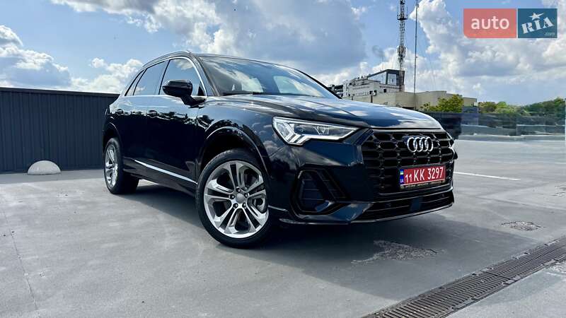Внедорожник / Кроссовер Audi Q3 2021 в 