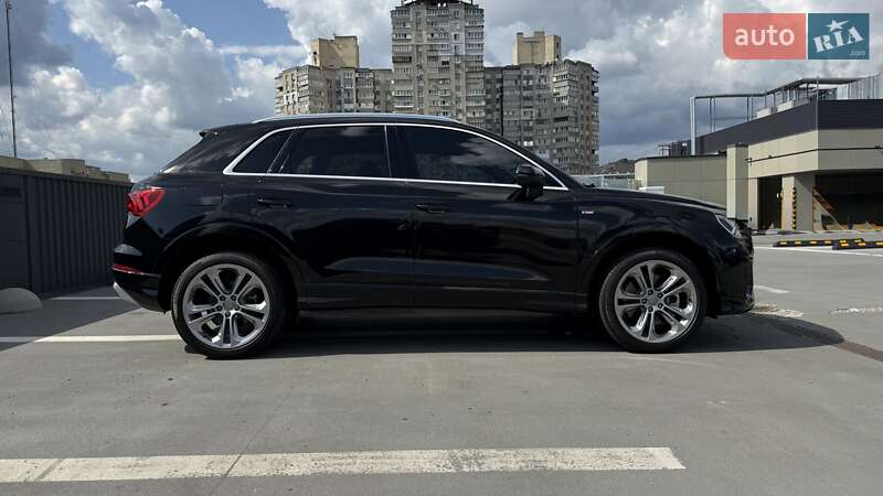 Позашляховик / Кросовер Audi Q3 2021 в Києві