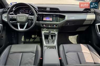 Внедорожник / Кроссовер Audi Q3 2021 в 