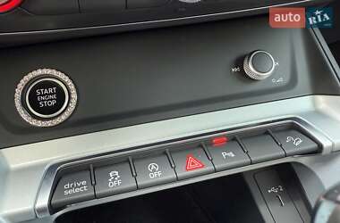 Внедорожник / Кроссовер Audi Q3 2021 в 