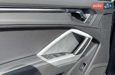 Внедорожник / Кроссовер Audi Q3 2021 в 