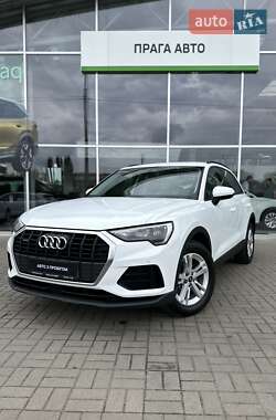 Позашляховик / Кросовер Audi Q3 2021 в 