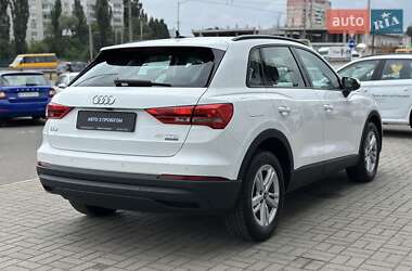 Позашляховик / Кросовер Audi Q3 2021 в 