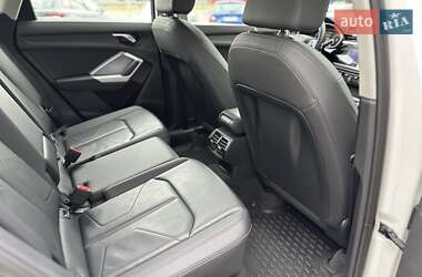 Позашляховик / Кросовер Audi Q3 2021 в 