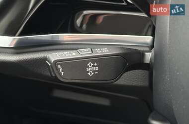 Позашляховик / Кросовер Audi Q3 2021 в 
