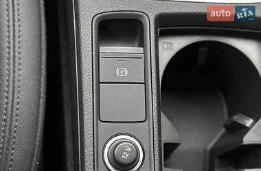 Позашляховик / Кросовер Audi Q3 2021 в 