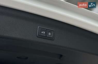 Позашляховик / Кросовер Audi Q3 2021 в 