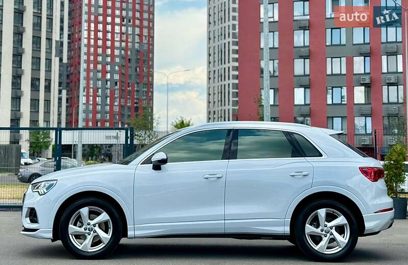 Позашляховик / Кросовер Audi Q3 2020 в Києві