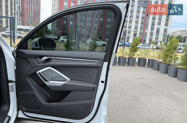 Позашляховик / Кросовер Audi Q3 2020 в 