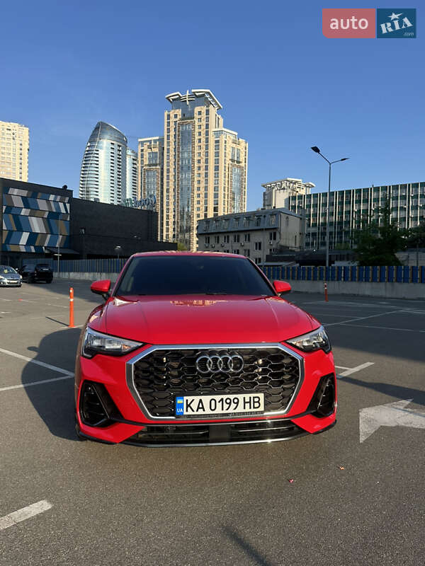 Позашляховик / Кросовер Audi Q3 2021 в Києві