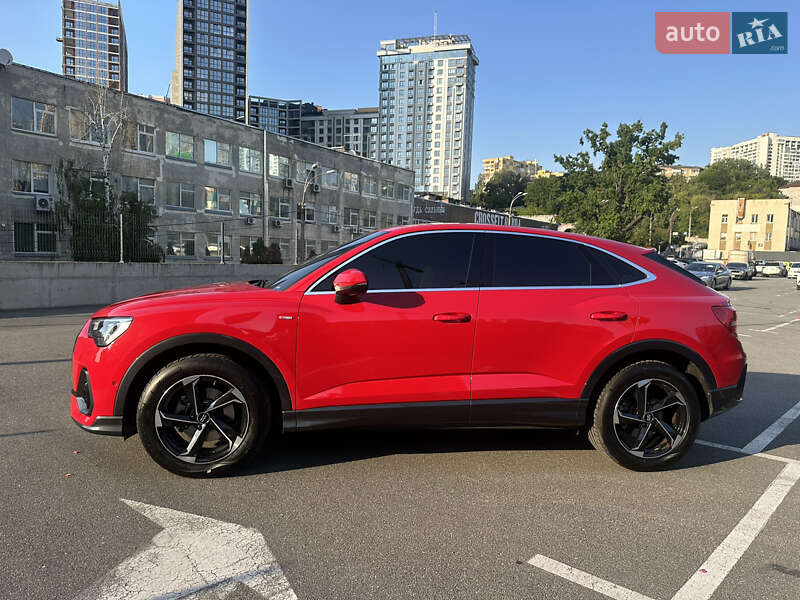 Позашляховик / Кросовер Audi Q3 2021 в Києві