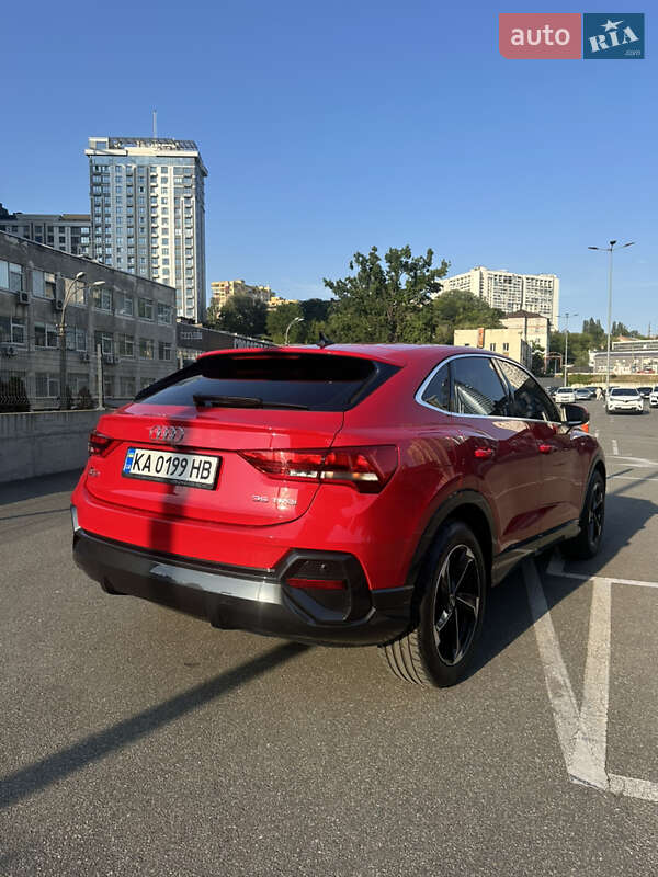 Позашляховик / Кросовер Audi Q3 2021 в Києві