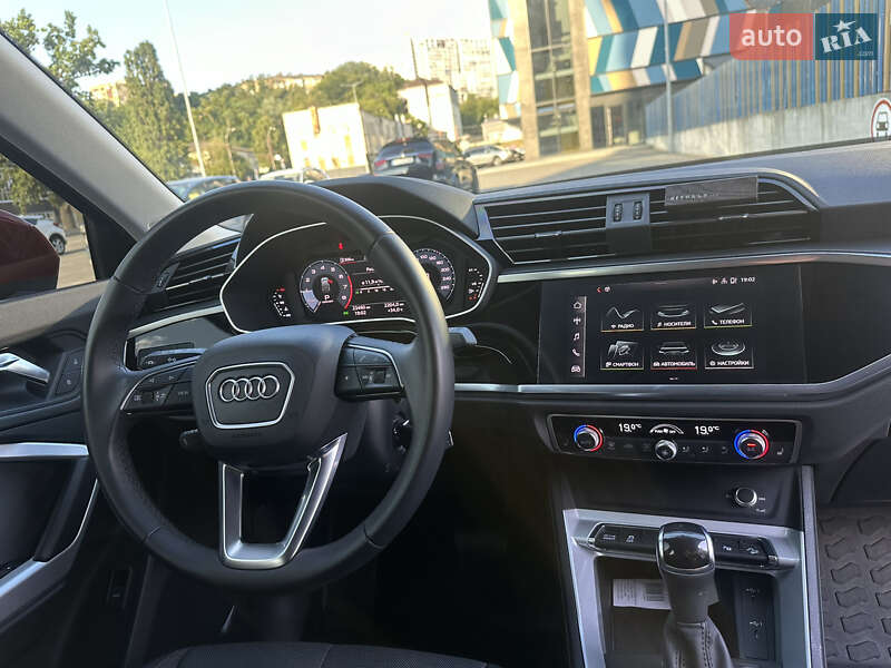 Позашляховик / Кросовер Audi Q3 2021 в Києві