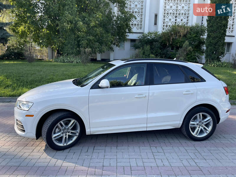 Позашляховик / Кросовер Audi Q3 2016 в Тернополі
