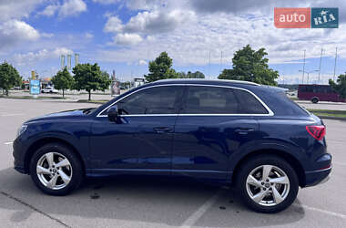 Внедорожник / Кроссовер Audi Q3 2020 в 