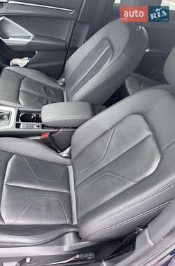 Внедорожник / Кроссовер Audi Q3 2020 в 