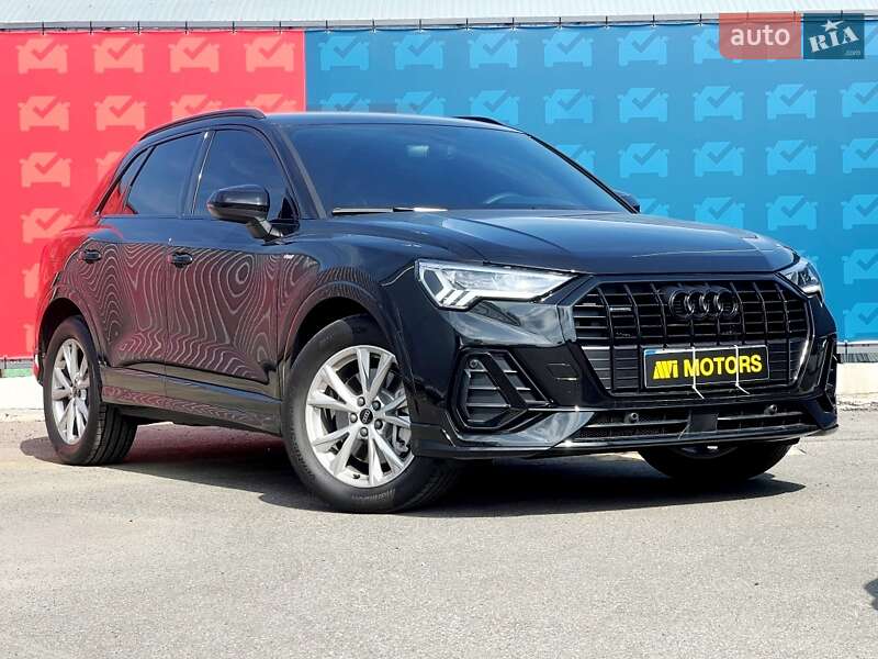Внедорожник / Кроссовер Audi Q3 2024 в 