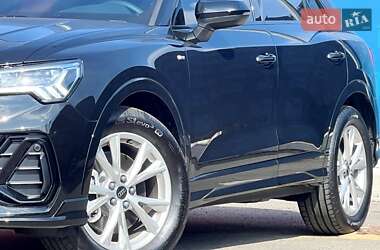 Внедорожник / Кроссовер Audi Q3 2024 в 