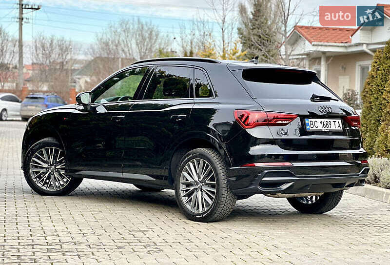 Внедорожник / Кроссовер Audi Q3 2020 в Киеве