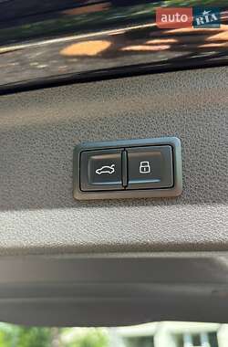 Внедорожник / Кроссовер Audi Q3 2016 в 