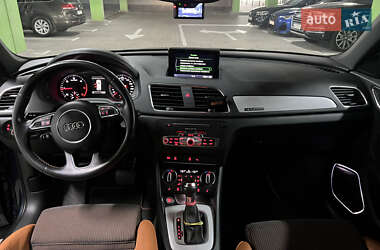 Позашляховик / Кросовер Audi Q3 2015 в 