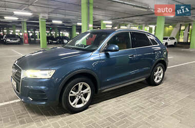 Позашляховик / Кросовер Audi Q3 2015 в 
