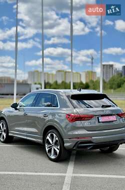 Позашляховик / Кросовер Audi Q3 2019 в 