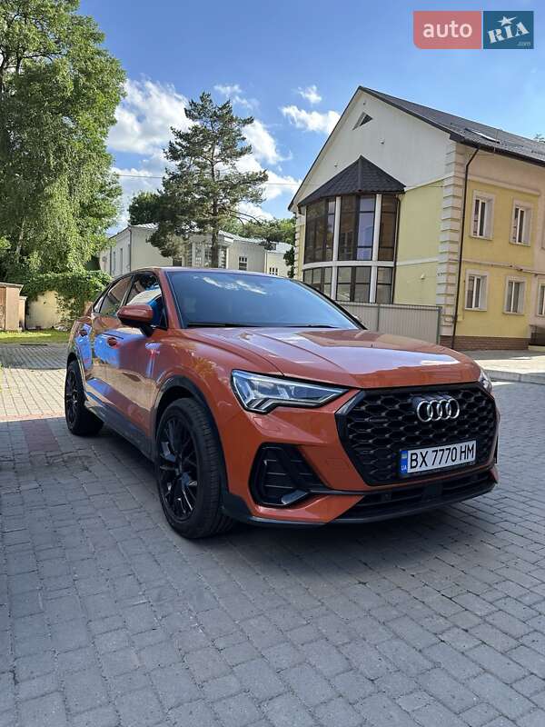 Позашляховик / Кросовер Audi Q3 2020 в 