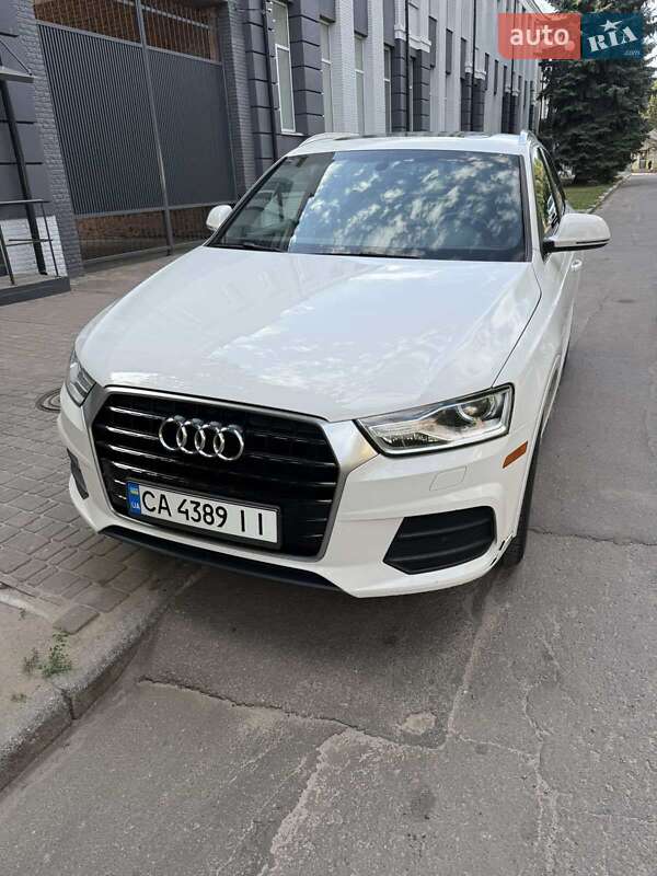 Внедорожник / Кроссовер Audi Q3 2017 в Лубнах