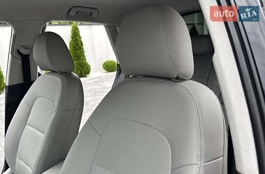 Внедорожник / Кроссовер Audi Q3 2012 в 
