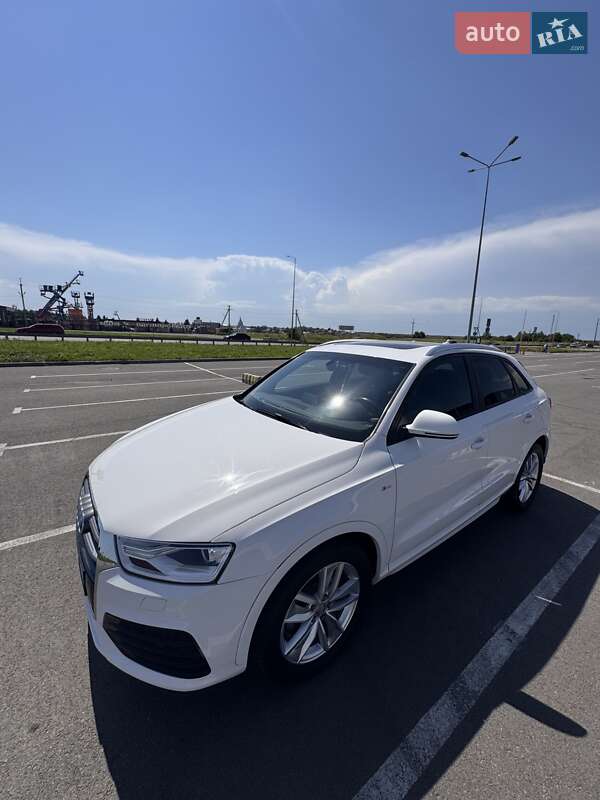 Внедорожник / Кроссовер Audi Q3 2017 в Львове
