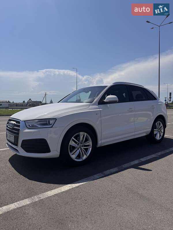 Внедорожник / Кроссовер Audi Q3 2017 в 