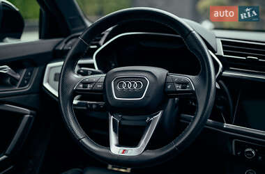Внедорожник / Кроссовер Audi Q3 2022 в 